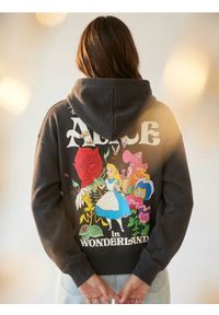 Sinsay - Dresowa bluza hoodie z nadrukiem na plecach Alice in Wonderland - szary. Kolor: szary. Materiał: dresówka. Wzór: nadruk #1