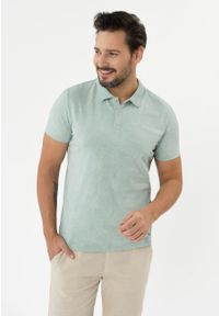 Volcano - O-KOBALT. Typ kołnierza: polo. Kolor: miętowy. Materiał: dzianina, len, materiał, prążkowany, bawełna, skóra, jersey, jeans. Długość rękawa: krótki rękaw. Długość: krótkie. Wzór: gładki. Styl: wakacyjny #1