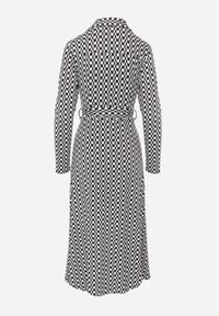 Renee - Czarna Sukienka Rozkloszowana Nobo. Okazja: na co dzień. Kolor: czarny. Materiał: materiał, dzianina. Długość rękawa: długi rękaw. Wzór: geometria. Typ sukienki: rozkloszowane, koszulowe. Styl: casual. Długość: midi #5