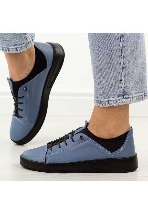 Niebieskie skórzane półbuty damskie T.Sokolski w26-151. Okazja: na co dzień. Nosek buta: okrągły. Kolor: niebieski. Materiał: skóra. Szerokość cholewki: normalna. Wzór: kolorowy. Sezon: wiosna, jesień. Styl: casual, klasyczny