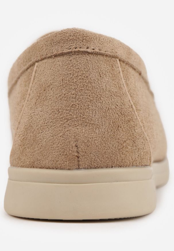 Born2be - Ciemnobeżowe Eleganckie Mokasyny VICES z Imitacji Zamszu ze Skórzaną Wkładką Jaenith. Okazja: na co dzień, na spotkanie biznesowe. Kolor: beżowy. Materiał: skóra, zamsz. Wzór: aplikacja. Styl: elegancki