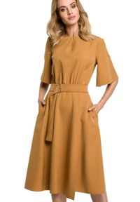 Sukienki.shop - Sukienka elegancka rozkloszowana z paskiem brązowa. Kolor: brązowy. Styl: elegancki