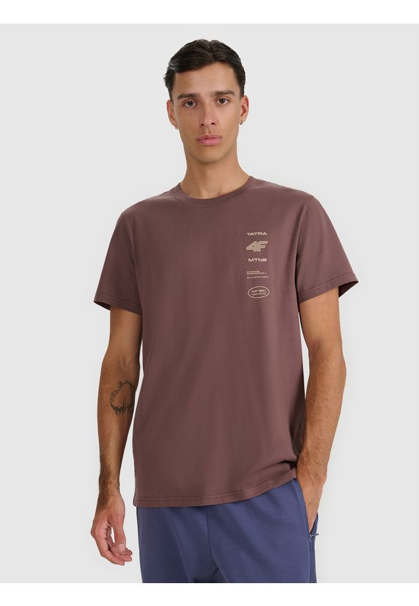 4f - 4F T-shirt regular z nadrukiem męski - brązowy L. Okazja: na co dzień. Kolor: brązowy. Materiał: bawełna. Długość: długie. Wzór: nadruk. Styl: casual
