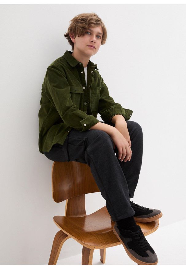 bonprix - Spodnie dresowe z kieszeniami cargo z miękkiej mieszanki bawełny. Kolor: szary. Materiał: bawełna, dresówka. Styl: sportowy