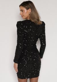 Born2be - Czarna Cekinowa Sukienka o Dopasowanym Kroju z Dekoltem V Lowedea. Okazja: na imprezę. Typ kołnierza: dekolt kopertowy. Kolor: czarny. Materiał: poliester. Typ sukienki: kopertowe. Styl: klasyczny #7