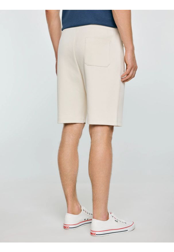 Big-Star - Szorty męskie dresowe kremowe Wladorsh 103/ Wlador 103. Kolor: kremowy. Materiał: dresówka. Wzór: nadruk, ze splotem. Sezon: lato. Styl: klasyczny, elegancki