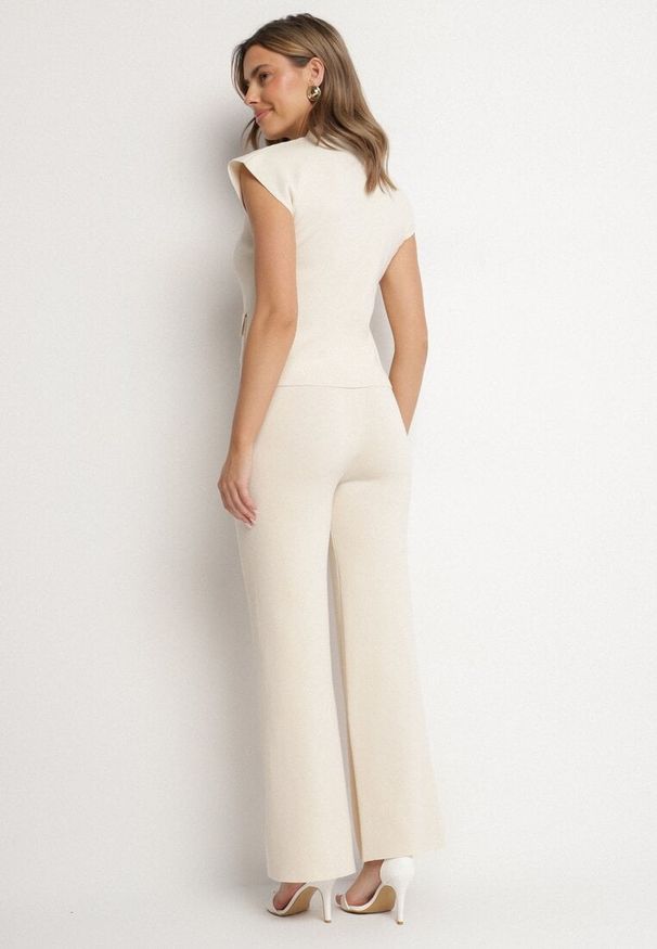 Born2be - Jasnobeżowy Komplet Kamizelka na Guziki i Proste Spodnie z Gumką w Pasie Anniola. Kolor: beżowy