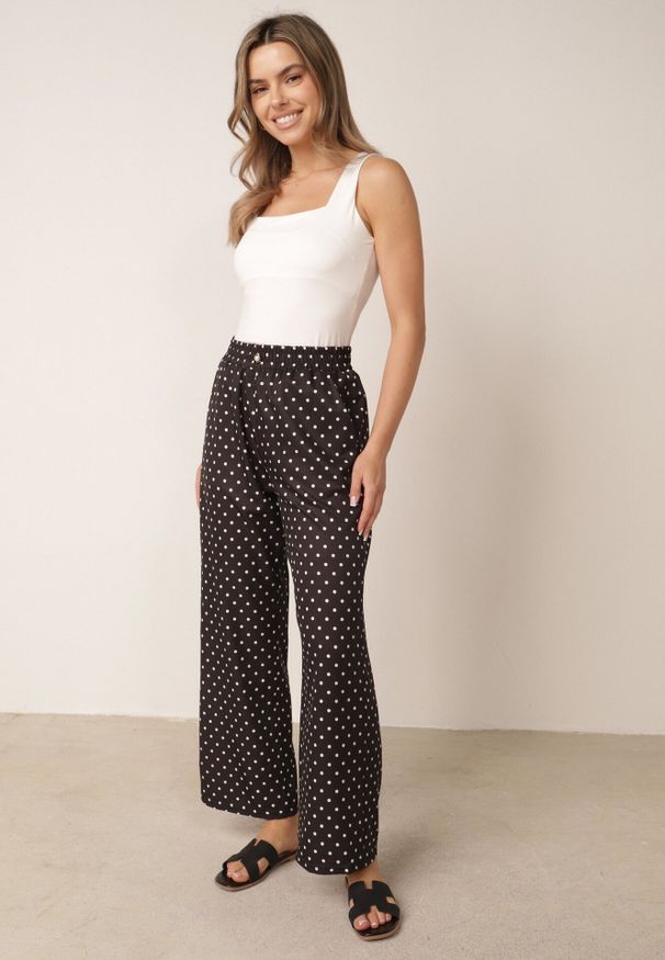 Born2be - Czarne Spodnie Casual w Groszki z Szerokimi Nogawkami i Wysokim Stanem Soleano. Okazja: na co dzień. Stan: podwyższony. Kolekcja: plus size. Kolor: czarny. Materiał: koronka. Długość: długie. Wzór: grochy. Styl: casual