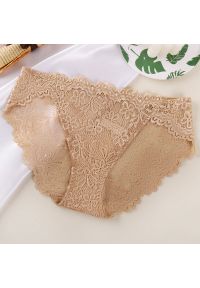 Intica - Koronkowe figi z delikatnej koronki na co dzień i specjalne okazje Barbe. Kolor: beżowy. Materiał: koronka. Wzór: koronka