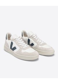 Veja - VEJA - Sneakersy V-10 B-Mesh Nautico. Kolor: biały. Materiał: mesh. Szerokość cholewki: normalna. Wzór: aplikacja #6