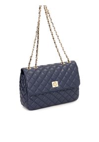 Kazar - Pikowana granatowa torebka na łańcuchu. Kolor: niebieski. Materiał: skórzane. Styl: elegancki, klasyczny. Rodzaj torebki: na ramię #7