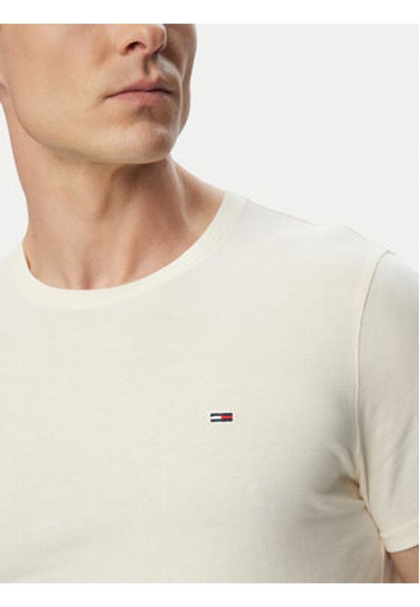 Tommy Jeans T-Shirt DM0DM04411 Kremowy Slim Fit. Kolor: kremowy. Materiał: bawełna