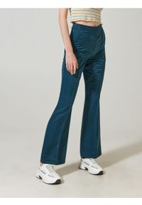 Sinsay - Spodnie flare - zielony. Kolor: zielony #1