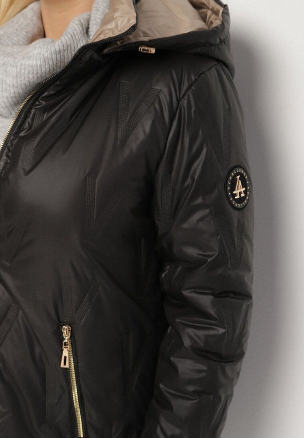 Born2be - Czarna Pikowana Kurtka o Prostym Kroju z Kapturem ze Ściągaczami Falesaa. Okazja: na co dzień. Typ kołnierza: kaptur. Kolekcja: plus size. Kolor: czarny. Materiał: jeans. Styl: casual, elegancki