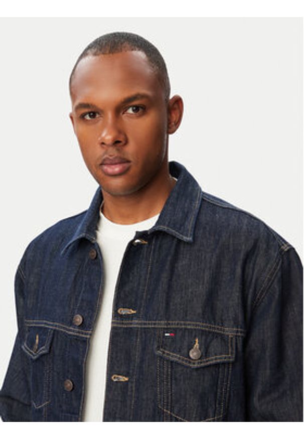 Tommy Jeans Kurtka jeansowa Jaimie DM0DM23328 Granatowy Regular Fit. Kolor: niebieski. Materiał: bawełna