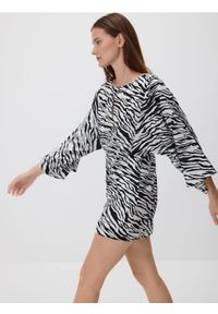 Reserved - Sukienka w zwierzęcy wzór - wielobarwny. Materiał: len, wiskoza. Wzór: motyw zwierzęcy #1