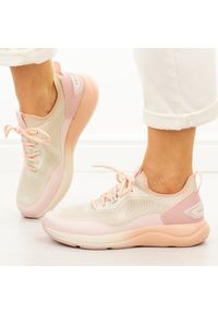 Różowe sportowe buty damskie McArthur Ma256w. Okazja: na co dzień, na spacer. Zapięcie: sznurówki. Kolor: beżowy. Materiał: tkanina, skóra. Szerokość cholewki: normalna. Sezon: wiosna, lato. Sport: turystyka piesza #1