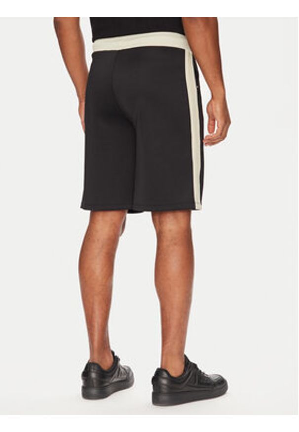 Guess Szorty sportowe Z5YD01 KCRU2 Czarny Regular Fit. Kolor: czarny. Materiał: syntetyk. Styl: sportowy
