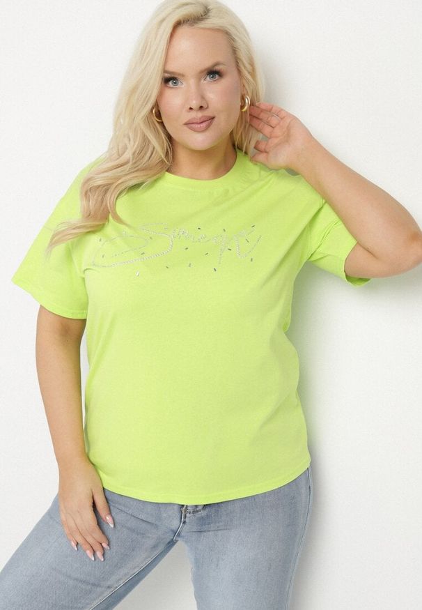 Born2be - Jasnozielony Bawełniany T-shirt z Ozdobnym Napisem i Cyrkoniami Olisandra. Okazja: na co dzień. Kolekcja: plus size. Kolor: zielony. Materiał: bawełna. Wzór: napisy. Styl: klasyczny, casual