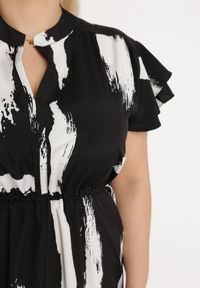 Born2be - Czarno-Biała Sukienka ze Sznurkiem w Pasie i Artystycznym Wzorem Lesidna. Kolor: czarny. Materiał: tkanina. Długość rękawa: krótki rękaw #4