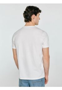 Big-Star - Koszulka męska z kontrastowym nadrukiem biała Sers 100. Kolor: biały. Materiał: denim, skóra, dzianina. Wzór: nadruk. Styl: klasyczny, elegancki #6
