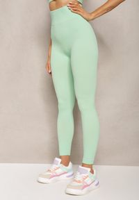 Renee - Zielone Legginsy w Prążki z Szeroką Gumką w Pasie Hiamna. Kolor: zielony. Materiał: tkanina. Wzór: prążki. Sezon: lato #5