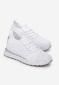 Born2be - Białe Sneakersy Stessia. Okazja: na co dzień. Nosek buta: okrągły. Zapięcie: bez zapięcia. Kolor: biały. Materiał: materiał. Szerokość cholewki: normalna. Wzór: jednolity #2