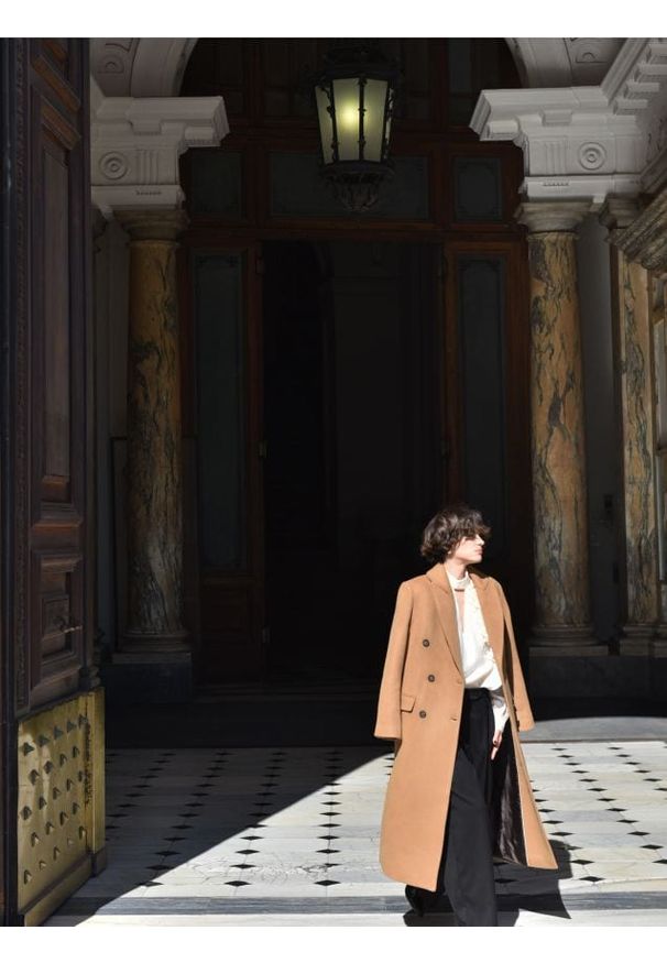 Reserved - Spodnie z szeroką nogawką - czarny. Kolor: czarny. Materiał: wiskoza, tkanina. Wzór: gładki