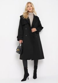 Born2be - Czarny Płaszcz Trencz Dwurzędowy z Paskiem Cloimia. Okazja: na co dzień. Kolor: czarny. Materiał: dzianina. Długość rękawa: długi rękaw. Długość: do kolan. Styl: casual, klasyczny, elegancki, wizytowy #2