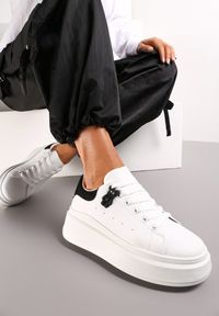 Renee - Biało-Czarne Sneakersy przed Kostkę na Platformie Phani. Wysokość cholewki: przed kostkę. Kolor: biały. Obcas: na platformie #4