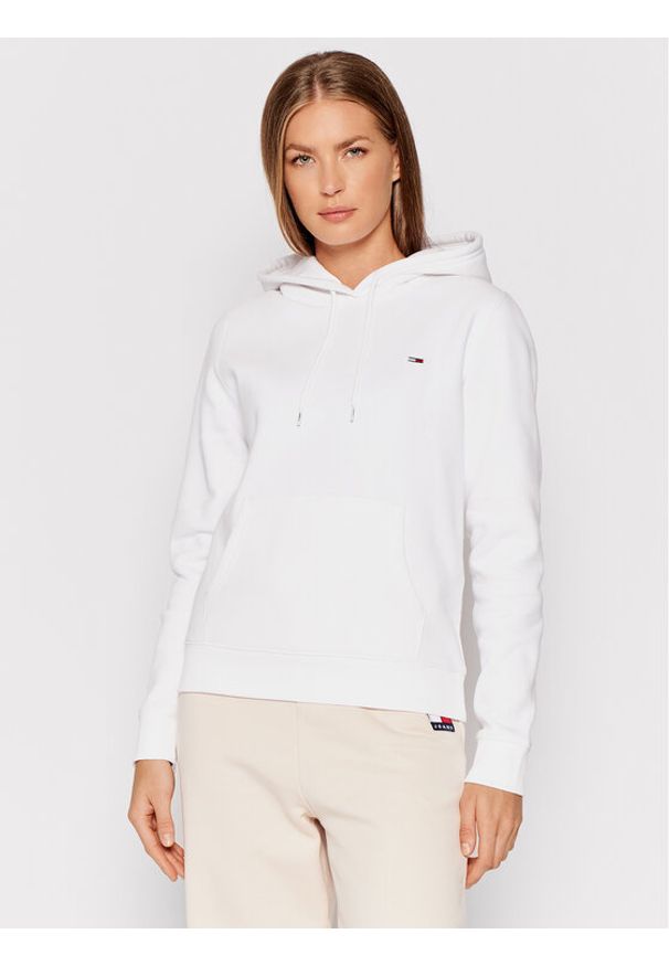 Tommy Jeans Bluza Fleece Hoodie DW0DW09228 Biały Regular Fit. Kolor: biały. Materiał: syntetyk, bawełna