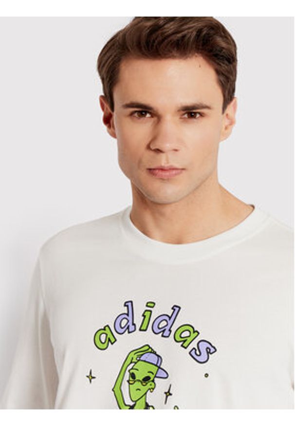 Adidas - adidas Longsleeve Stoked Alien HC7142 Biały Regular Fit. Kolor: biały. Materiał: bawełna. Długość rękawa: długi rękaw