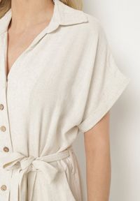 Born2be - Jasnobeżowa Sukienka z Bawełny o Koszulowym Kroju z Wiązanym Paskiem Elanitiela. Okazja: na co dzień. Kolor: beżowy. Materiał: bawełna. Długość rękawa: krótki rękaw. Typ sukienki: koszulowe. Styl: casual, elegancki #3