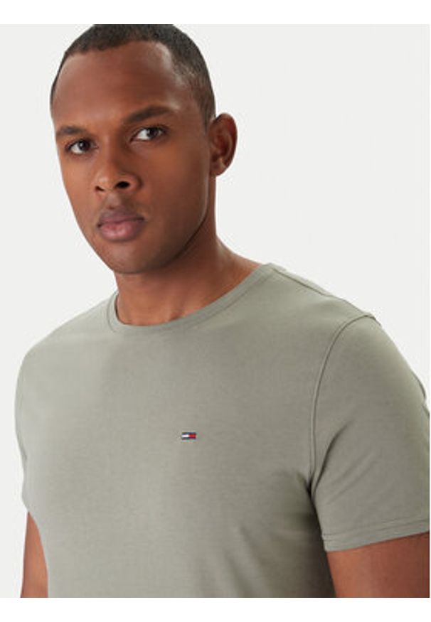Tommy Jeans T-Shirt DM0DM04411 Zielony Slim Fit. Kolor: zielony. Materiał: bawełna