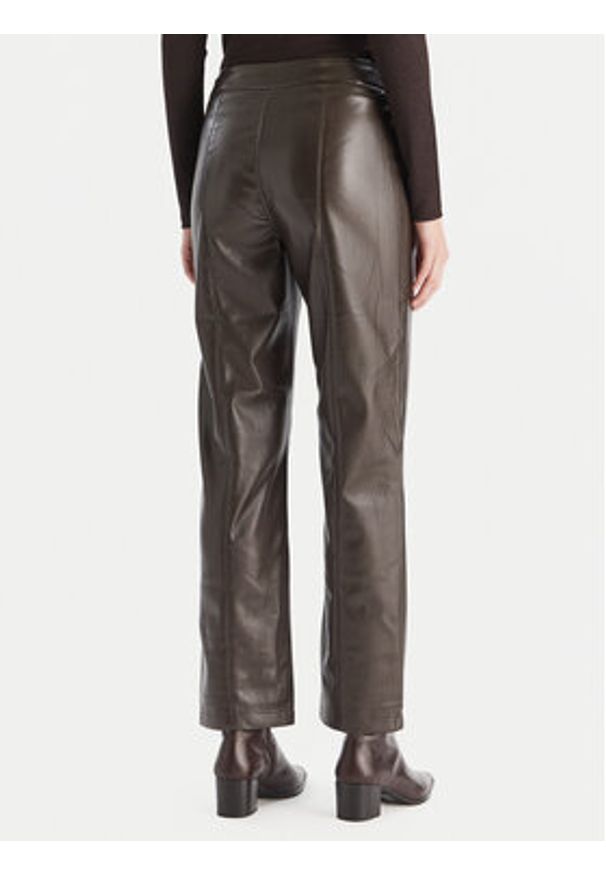 Vero Moda Spodnie z imitacji skóry Vips 10336342 Brązowy Straight Fit. Kolor: brązowy. Materiał: skóra