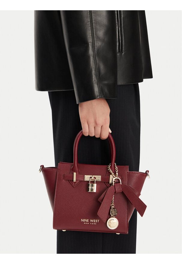 Nine West Torebka CEO-Chelsea-Charm-I-LX10187 Bordowy. Kolor: czerwony