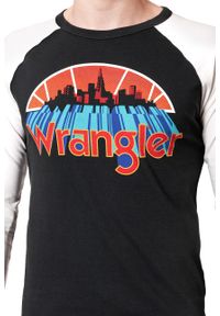 Wrangler - LONGSLEEVE WRANGLER RAGLAN GRAPHIC TEE JET SET W7B80FKOJ. Kolor: czarny. Długość rękawa: długi rękaw. Wzór: nadruk #3