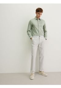 Reserved - Spodnie chino slim z lnem - jasnoszary. Kolor: szary. Materiał: len #1