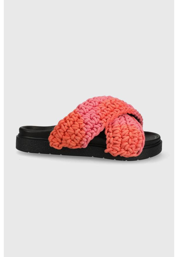 Inuikii klapki woven batic damskie kolor różowy na platformie. Kolor: różowy. Materiał: materiał, skóra, guma. Obcas: na platformie