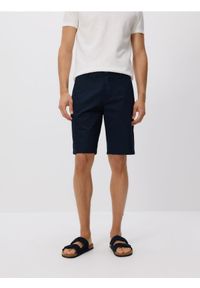 Reserved - Szorty chino regular fit - granatowy. Kolor: niebieski. Materiał: tkanina, bawełna