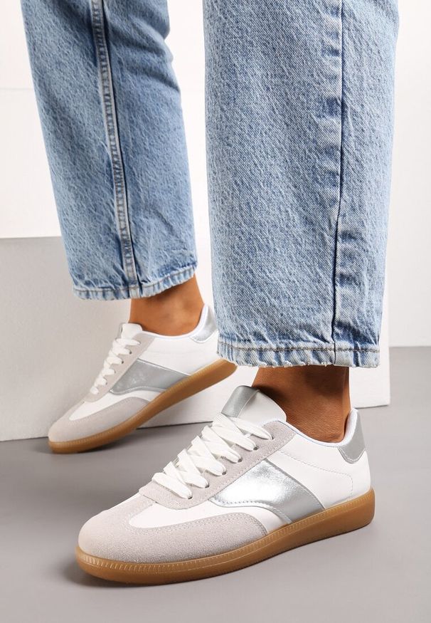 Born2be - Biało-Srebrne Sneakersy Tenisówki o Klasycznym Fasonie Do Kostki Satrama. Kolor: biały. Materiał: jeans, materiał. Sezon: lato, wiosna