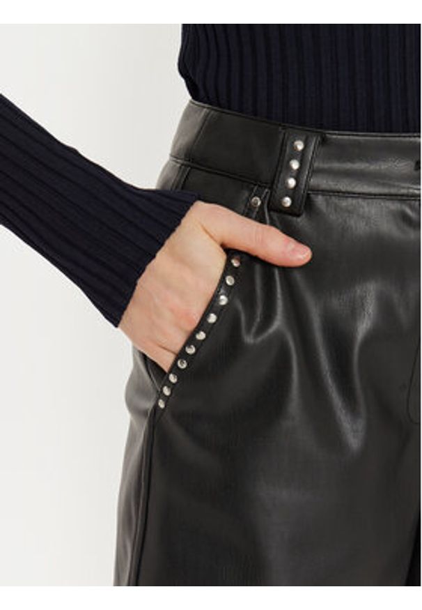 Morgan Szorty z imitacji skóry 242-SHILY Czarny Regular Fit. Kolor: czarny. Materiał: skóra