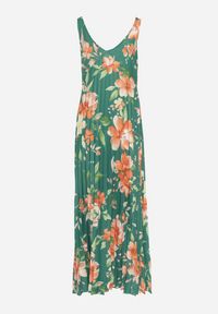 Born2be - Ciemnozielona Sukienka o Rozkloszowanym Kroju z Plisami i Dekoltem w Serek Nitolina. Okazja: na spacer, na co dzień. Typ kołnierza: dekolt w serek. Kolor: zielony. Materiał: jeans. Długość rękawa: na ramiączkach. Typ sukienki: rozkloszowane. Styl: casual #7