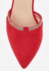 Born2be - Czerwone Czółenka Vices z Wkładką ze Skóry Naturalnej Ozdobione Cyrkoniami Virirra. Okazja: na ślub cywilny, na wesele. Nosek buta: szpiczasty. Zapięcie: sprzączka. Kolor: czerwony. Wzór: aplikacja. Materiał: skóra. Obcas: na obcasie. Styl: elegancki, wizytowy. Wysokość obcasa: średni #2