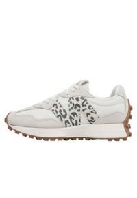 Buty do chodzenia damskie New Balance 327. Okazja: na co dzień. Zapięcie: sznurówki. Kolor: biały. Materiał: guma, zamsz, syntetyk, materiał. Szerokość cholewki: normalna. Sport: turystyka piesza #1