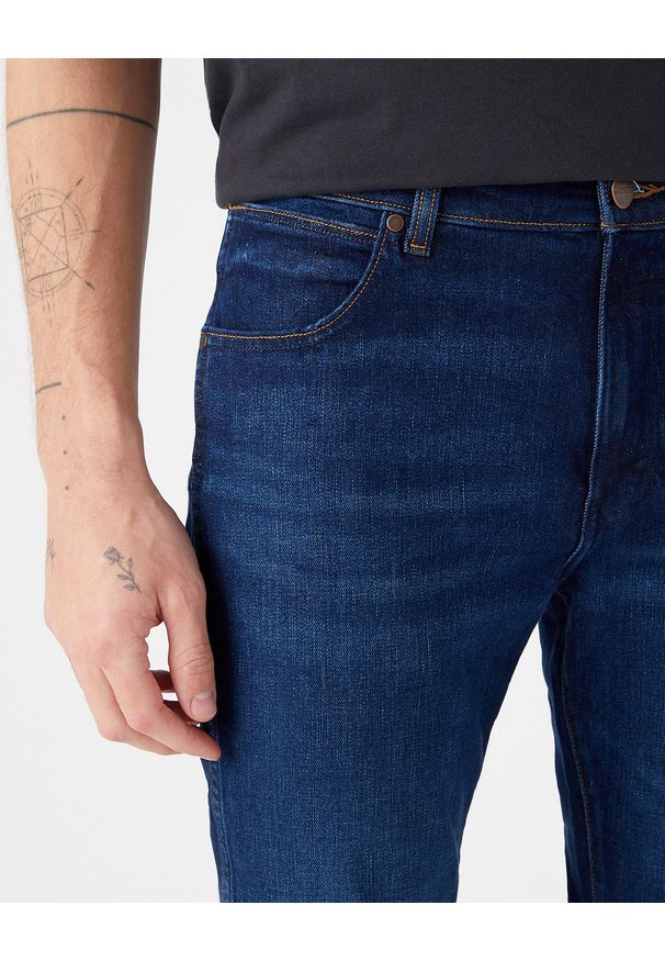 Wrangler - MESKIE SPODNIE WRANGLER LARSTON BRUSHED STONE 112341429