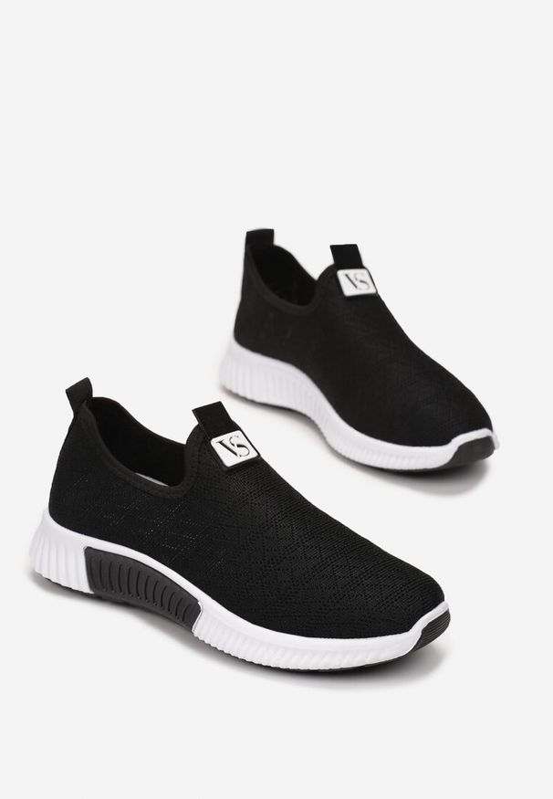 Renee - Czarne Buty Sportowe Daemnessa. Zapięcie: bez zapięcia. Kolor: czarny. Materiał: dresówka, jeans, materiał. Szerokość cholewki: normalna. Wzór: jednolity