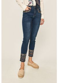 Desigual - Jeansy Floyer. Kolor: niebieski. Materiał: jeans. Wzór: haft #1