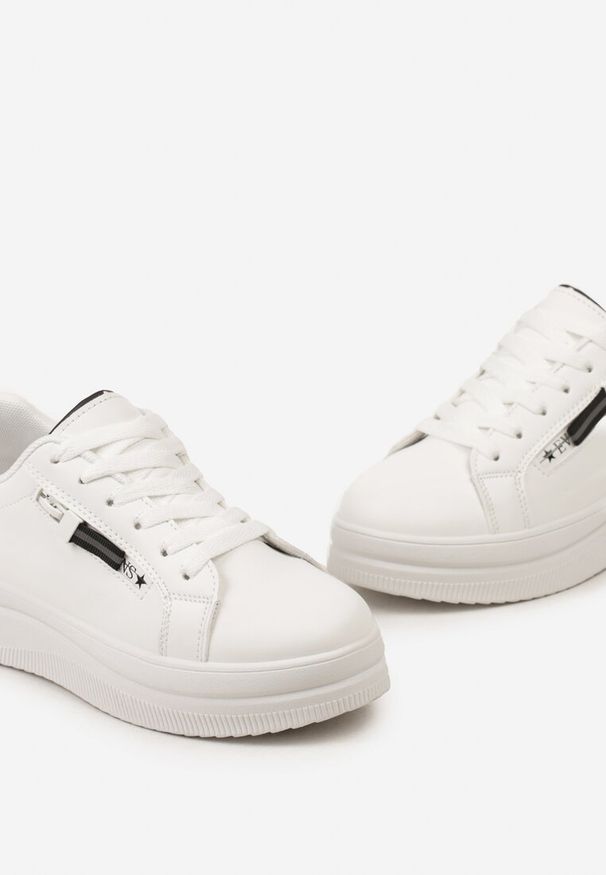 Renee - Biało-Czarne Sneakersy na Niskiej Platformie z Ozdobnym Suwakiem na Boku Pertia. Nosek buta: okrągły. Kolor: biały. Materiał: materiał. Obcas: na platformie. Wysokość obcasa: niski