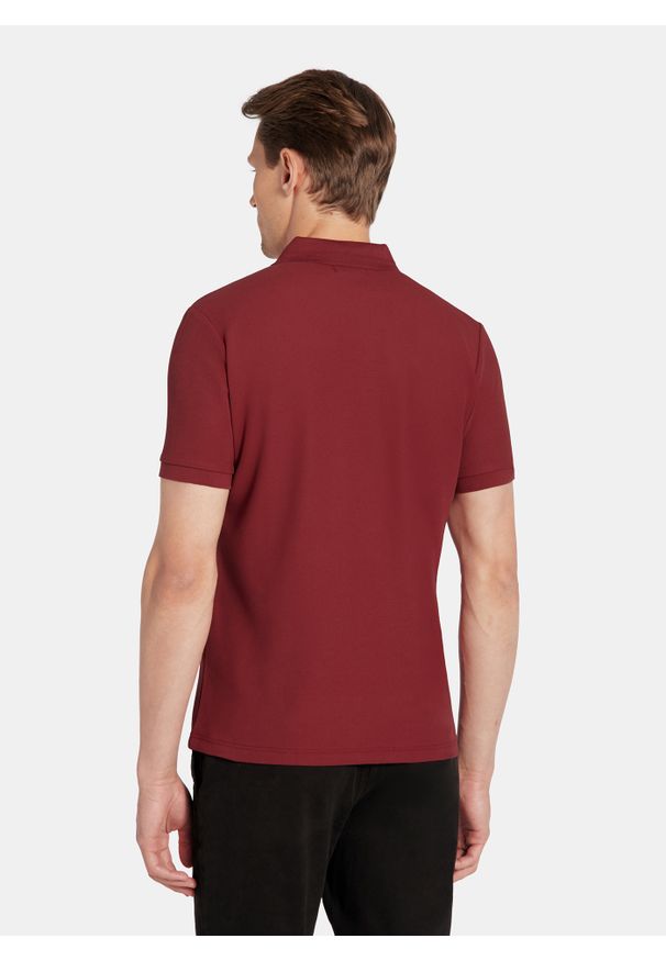 Pako Lorente - PAKO LORENTE - Bordowy t-shirt polo na trzy guziczki. Okazja: na co dzień. Typ kołnierza: polo. Kolor: oliwkowy, czerwony. Materiał: poliester, bawełna. Sezon: jesień. Styl: casual